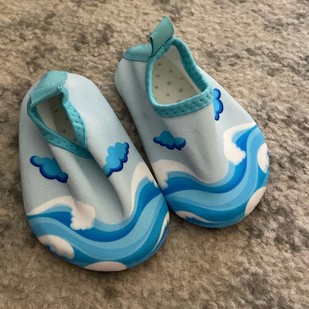 Water shoes